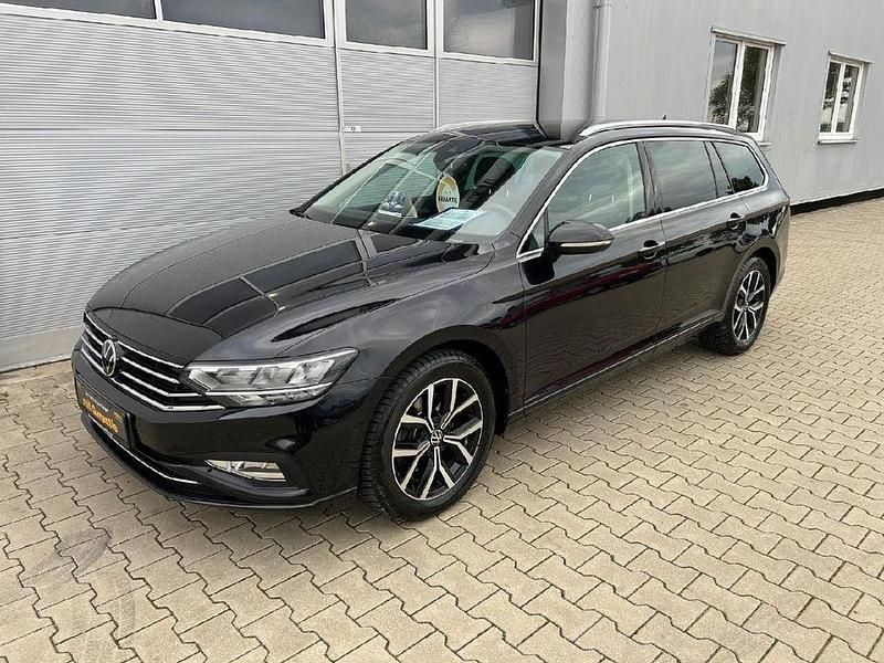 Schwarz Gebraucht 2021 VW Passat Business Kombi | 19.990 € (Superpreis) - Bild 1/4