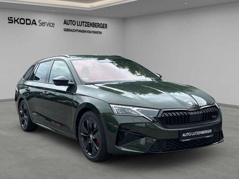 Khaki grün metallic Gebraucht 2024 Skoda Octavia RS Kombi | 44.490 € (Etwas zu teuer) - Bild 1/4