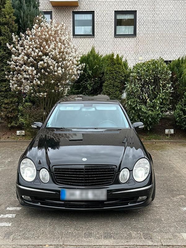 Second-hand Mercedes E240 177 CP (130 kW) 2005 Negru Berlinǎ