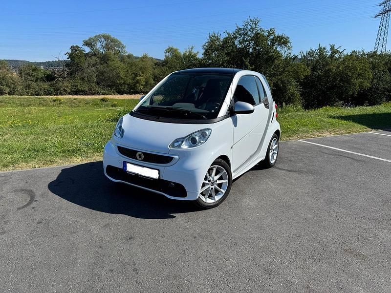 Weiß Gebraucht 2013 Smart ForTwo Coupé Passion Coupé | 3.250 € (Guter Preis) - Bild 1/4