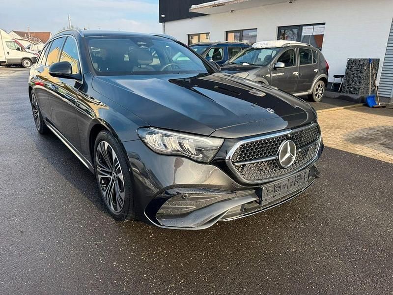 Gebraucht Mercedes E300 Advanced 197 PS (144 kW) 2024 Grau Limousine