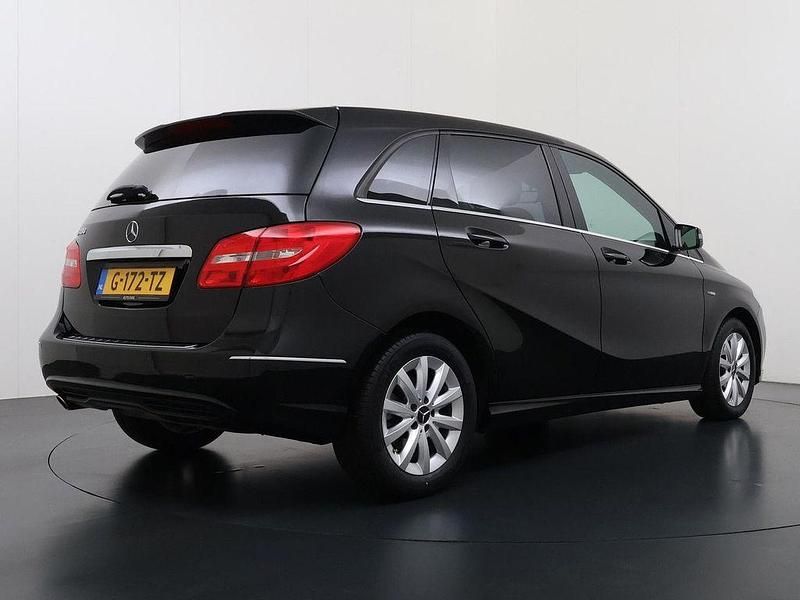 Gebraucht Mercedes B180 122 PS (89 kW) 2012 Schwarz Van / Kleinbus
