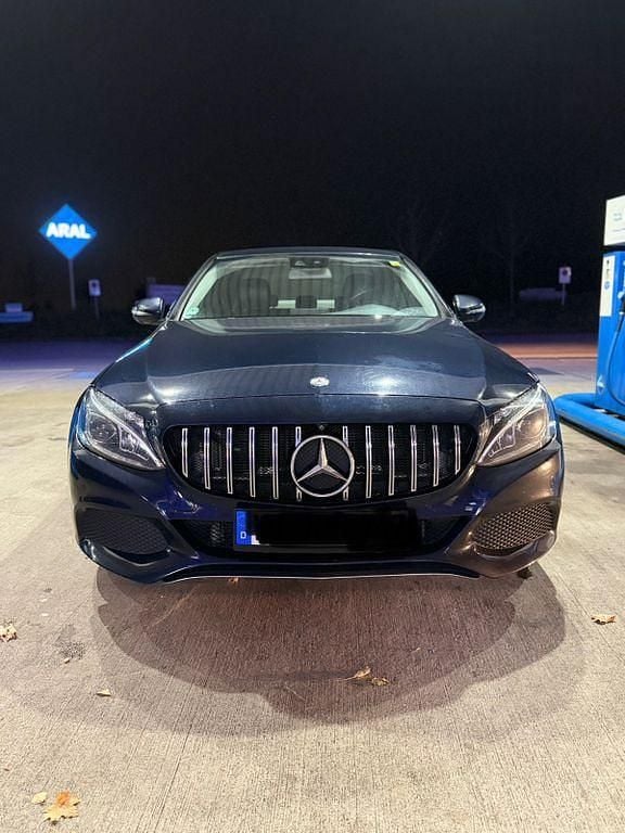 Blau Gebraucht 2016 Mercedes C250 Avantgarde Limousine | 17.000 € (Guter Preis) - Bild 1/4