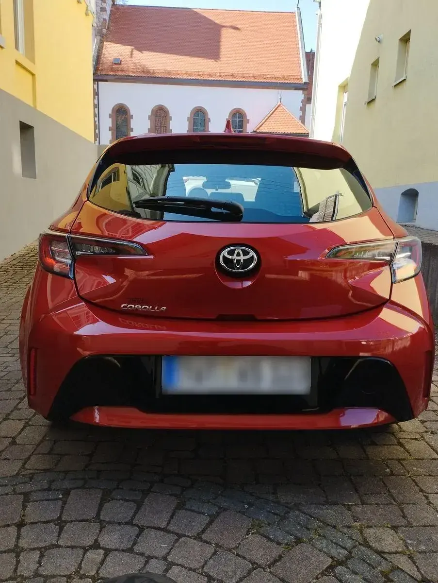 Używany Toyota Corolla 116 KM (85 kW) 2019 Czerwony Hatchback