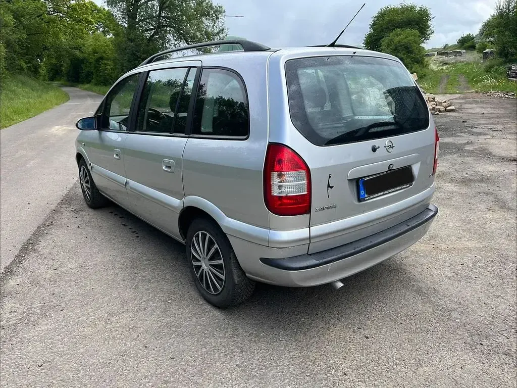 Gebraucht Opel Zafira Elegance 125 PS (91 kW) 2005 Silber Van / Kleinbus