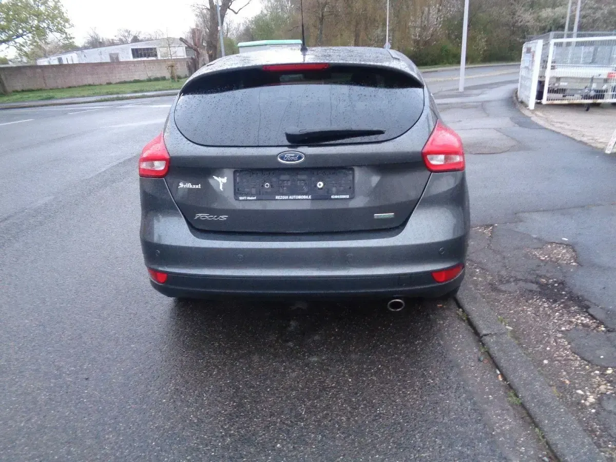 Gebraucht Ford Focus Titanium 182 PS (133 kW) 2016 Grau Limousine