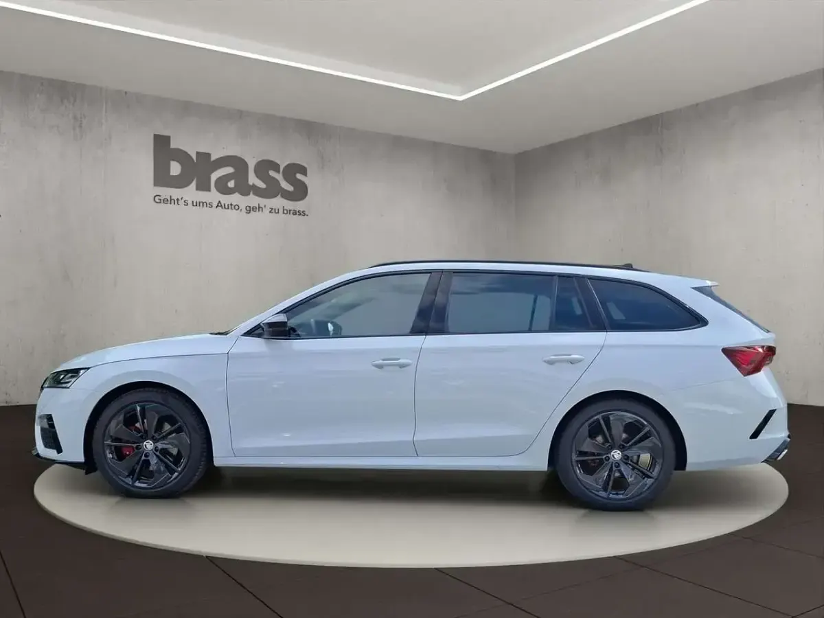 Gebraucht Skoda Octavia RS 200 PS (147 kW) 2024 Moonweiß perleffekt Kombi