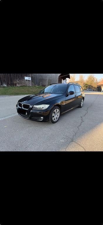 Gebraucht BMW 318 143 PS (105 kW) 2009 Schwarz Kombi