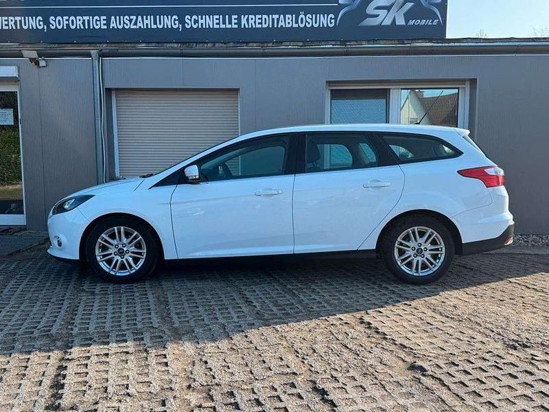 Usata Ford Focus Titanium 95 CV (69 kW) 2012 Bianco Station wagon