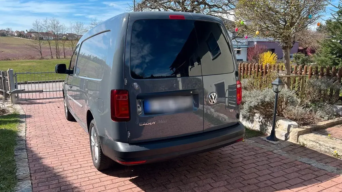 Usata VW Caddy Highline 125 CV (91 kW) 2017 Grigio Monovolume