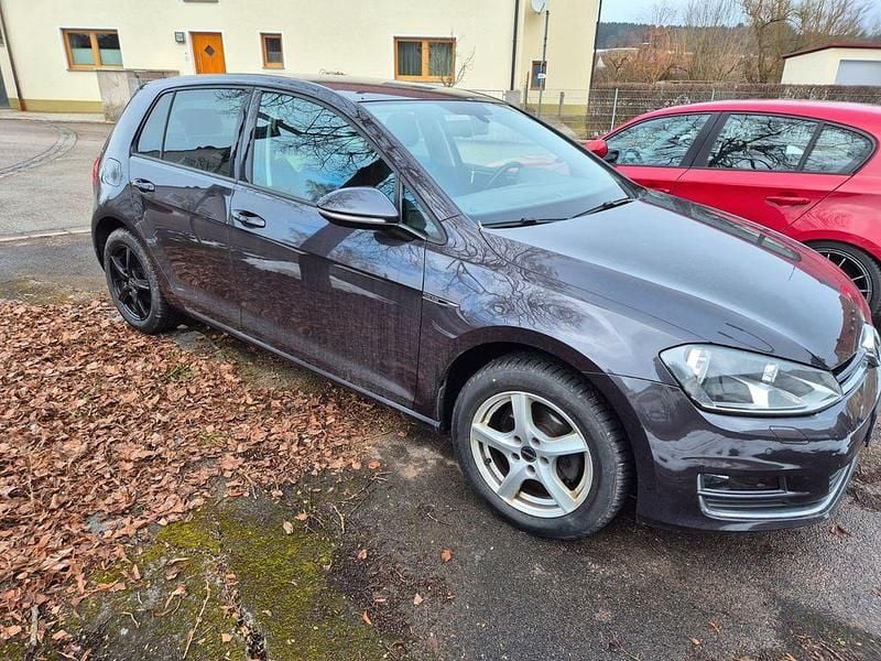 Gebraucht VW Golf VII LOUNGE 110 PS (80 kW) 2015 Limousine