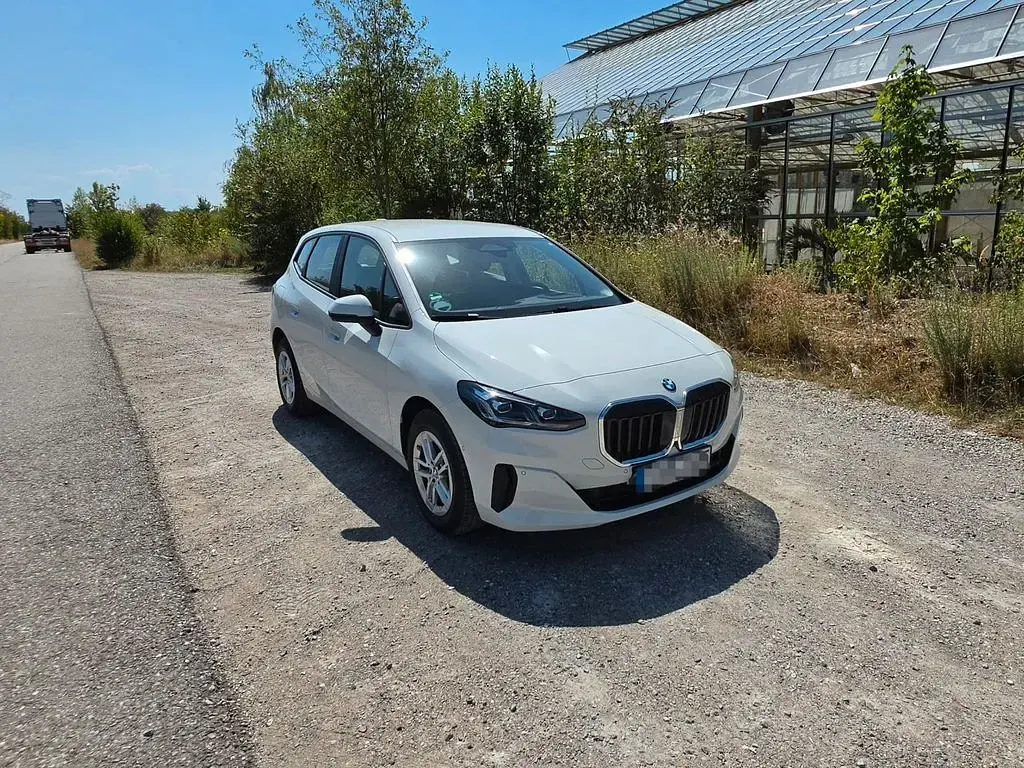 Gebraucht BMW 218 Active Tourer 150 PS (110 kW) 2023 Weiß Van / Kleinbus