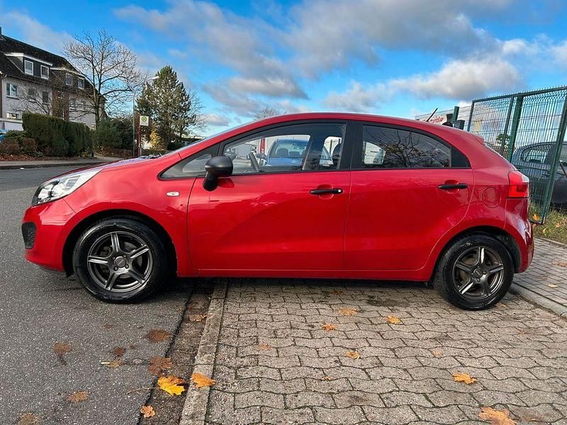 Gebraucht Kia Rio Attract 86 PS (63 kW) 2012 Rot Limousine