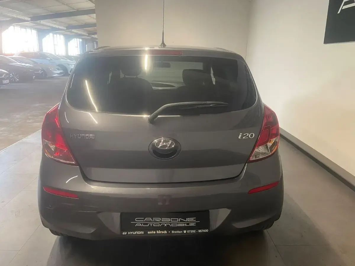 Gebraucht Hyundai i20 Edition 86 PS (63 kW) 2014 Grün Kleinwagen