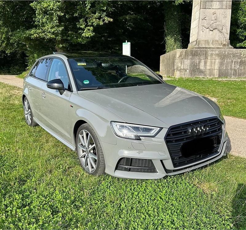 Grau Gebraucht 2020 Audi A3 Sportback S-Line Limousine | 23.500 € (Fairer Preis) - Bild 1/4
