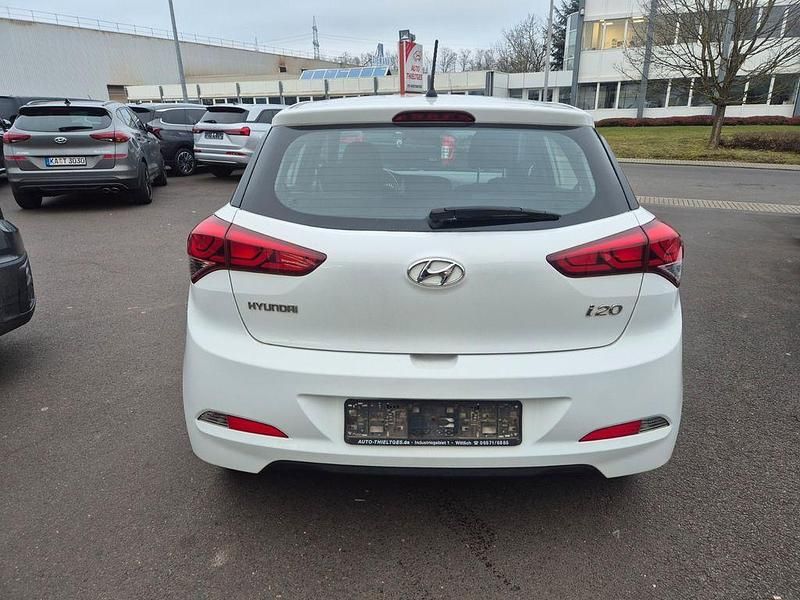 Gebraucht Hyundai i20 84 PS (61 kW) 2017 Weiß Limousine