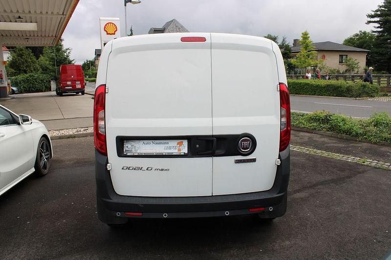 Gebraucht Fiat Doblò 95 PS (69 kW) 2018 Weiß Van / Kleinbus