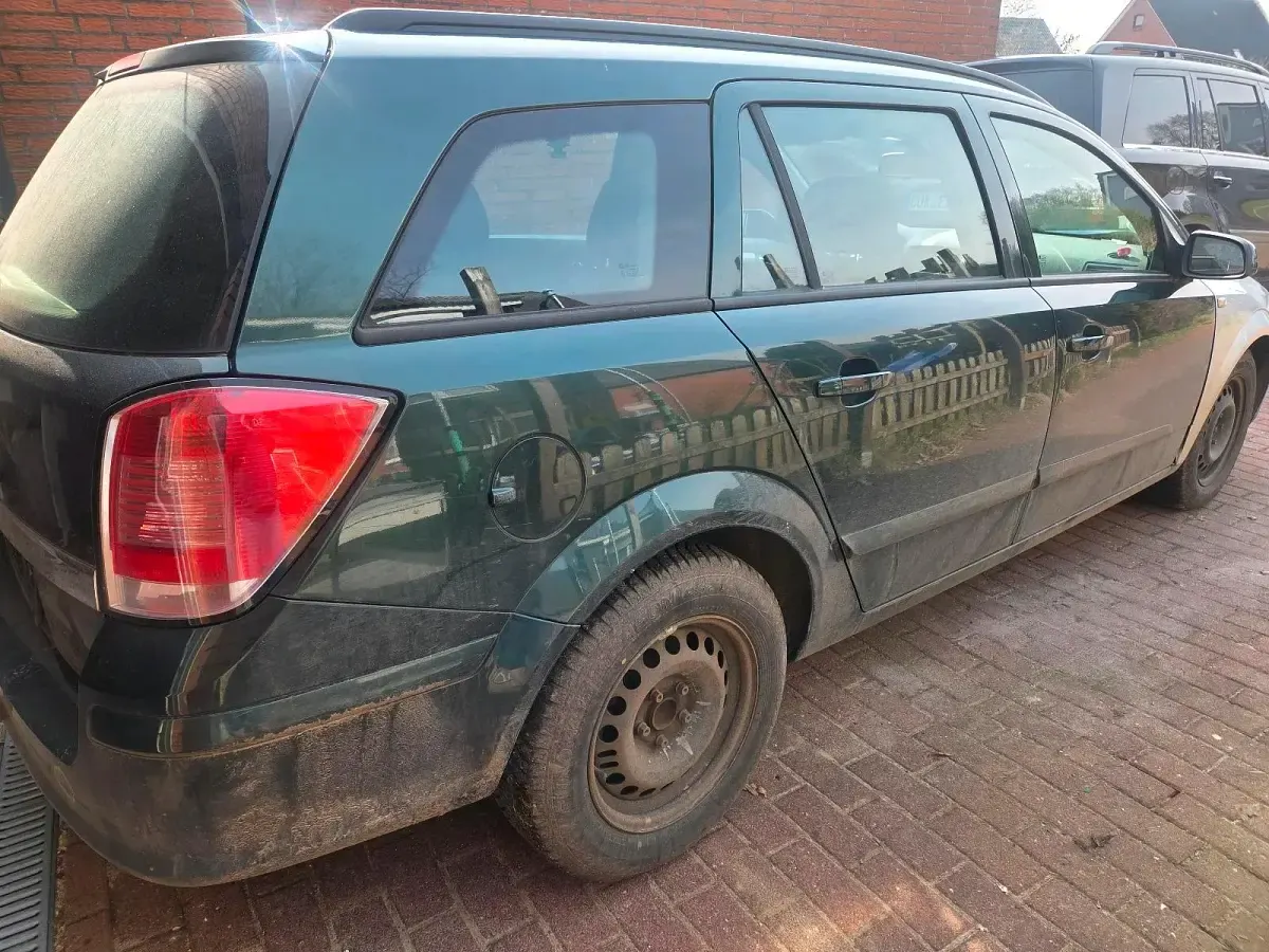 Używany Opel Astra 90 KM (66 kW) 2005 Zielony Kombi