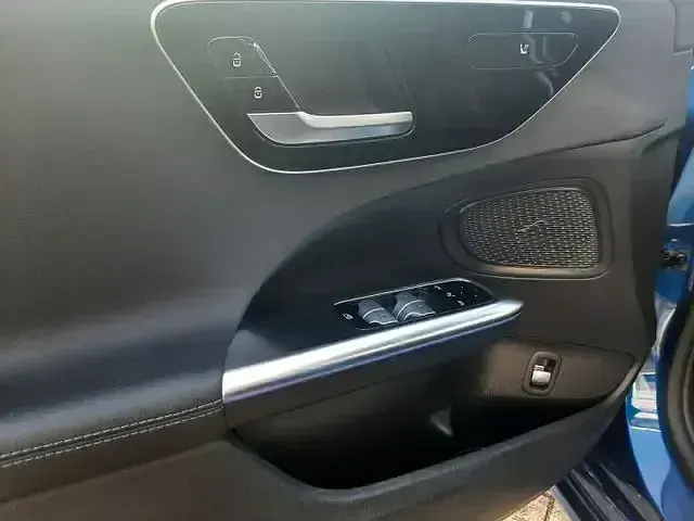 Gebraucht Mercedes C200 Avantgarde 184 PS (135 kW) 2022 Blau Limousine