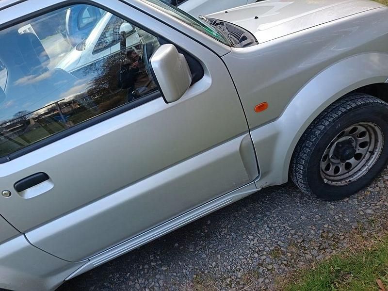 Gebraucht Suzuki Jimny 86 PS (63 kW) 2012 Silber SUV