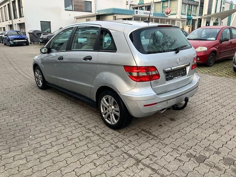 Gebraucht Mercedes B180 109 PS (80 kW) 2006 Silber Van / Kleinbus