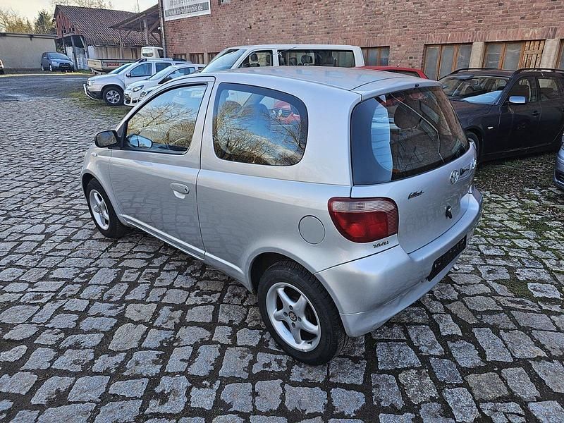 Gebraucht Toyota Yaris 68 PS (50 kW) 2000 Silber Kleinwagen