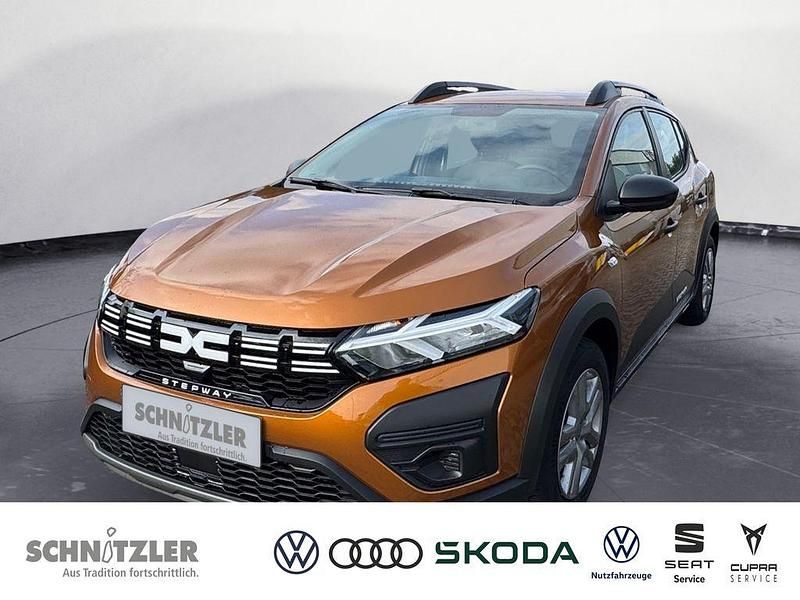 Gebraucht Dacia Sandero Expression 91 PS (66 kW) 2023 Orange Limousine