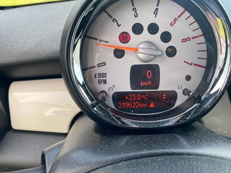 Usata Mini Cooper D 111 CV (81 kW) 2012 Giallo Utilitaria