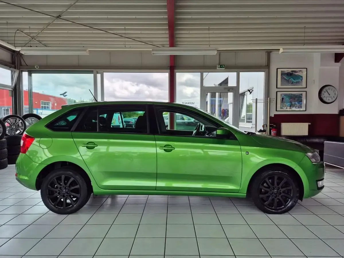 Gebraucht Skoda Rapid Ambition 105 PS (77 kW) 2014 Zelena rallye/rallye gruen Kleinwagen