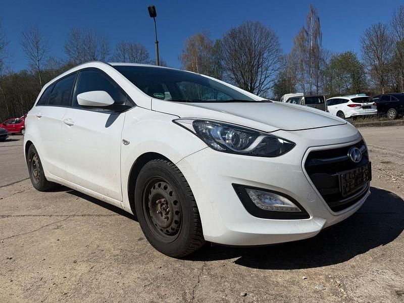 Gebraucht Hyundai i30 Style 110 PS (80 kW) 2016 Weiß Kombi