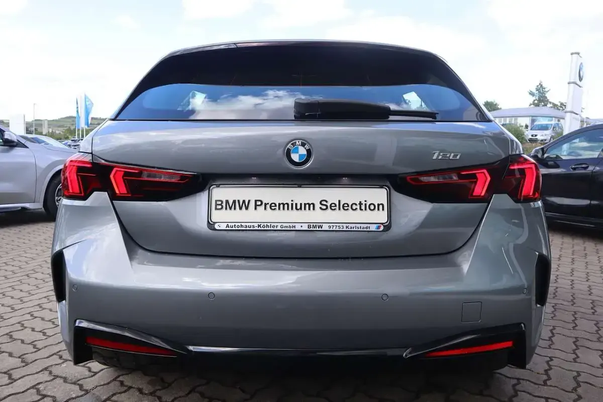 Gebraucht BMW 120 170 PS (125 kW) 2025 Skyscraper grau Kleinwagen