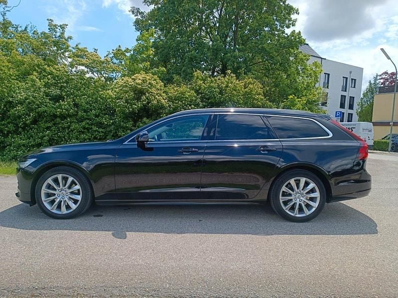 Gebraucht Volvo V90 Momentum 241 PS (177 kW) 2021 Schwarz Kombi