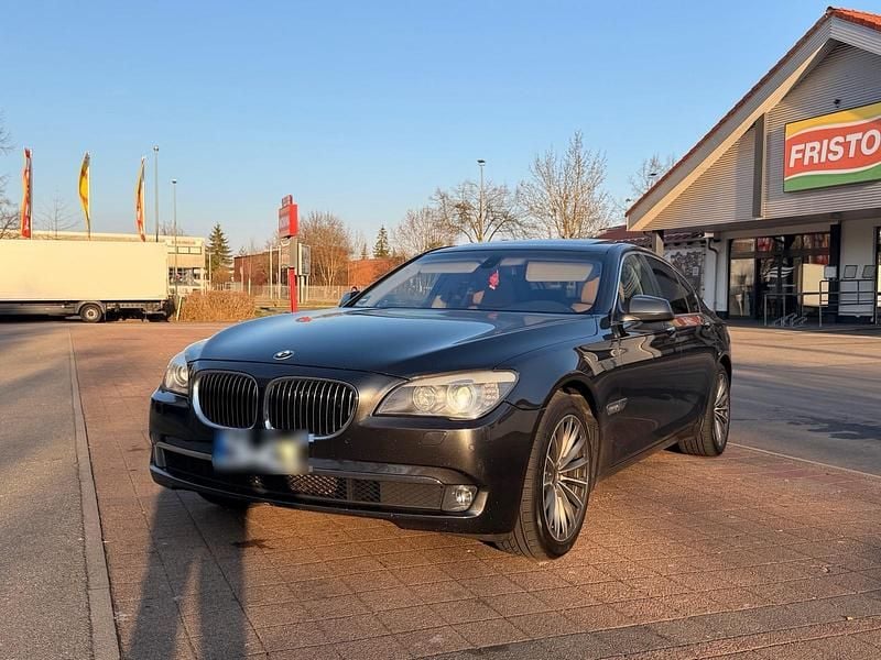 Gebraucht BMW 750 408 PS (300 kW) 2009 Grau Limousine