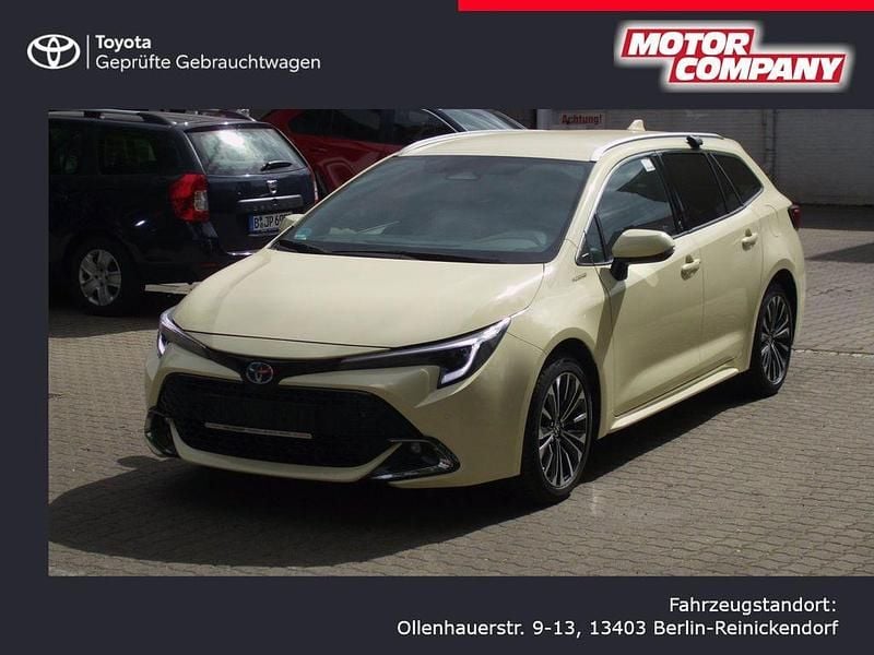 Weiß Gebraucht 2023 Toyota Corolla Team Kombi | 27.990 € (Fairer Preis) - Bild 1/4