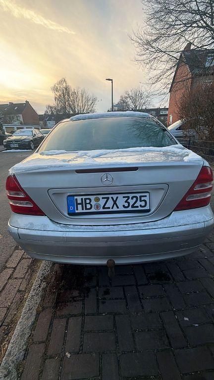 Gebraucht Mercedes 200 116 PS (85 kW) 2003 Silber Limousine