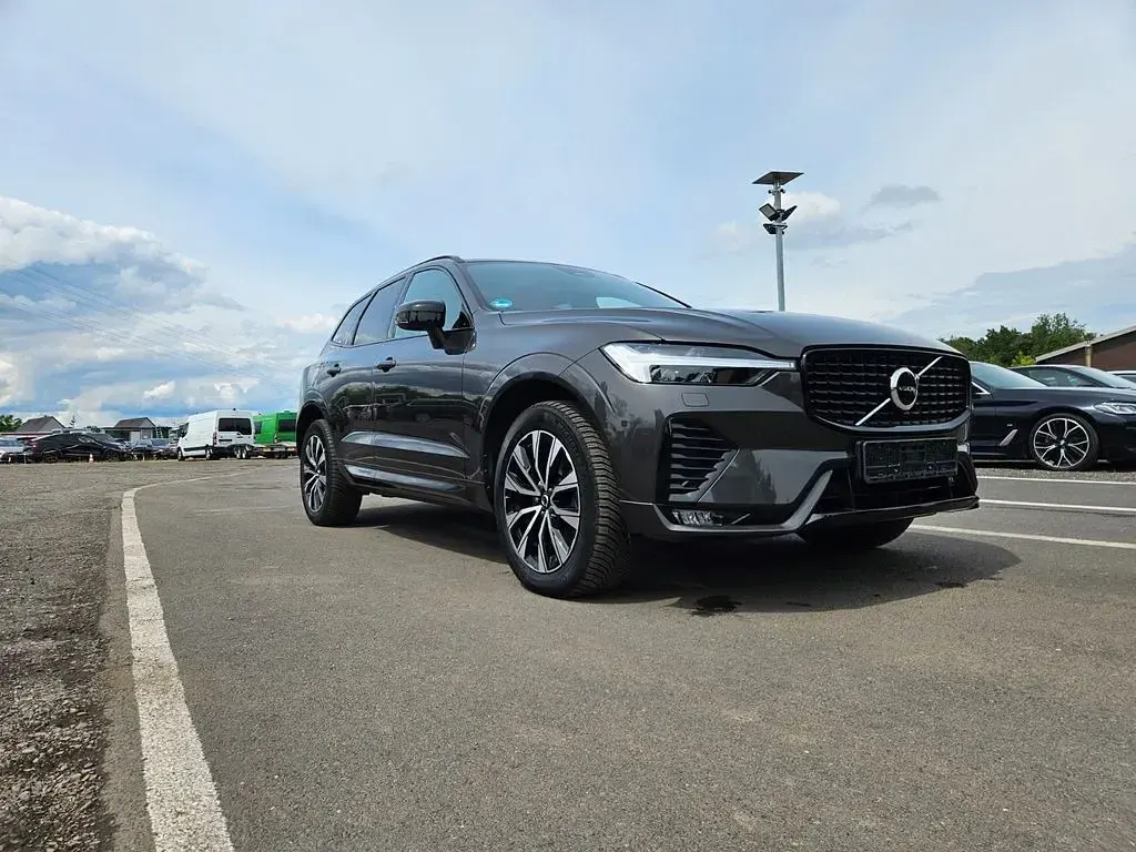 Gebraucht Volvo XC60 Plus 197 PS (144 kW) 2023 Grau SUV