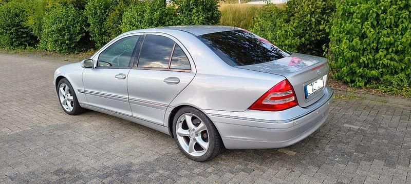 Silber Gebraucht 2002 Mercedes C320 Elegance Limousine | 5.200 € - Bild 1/4