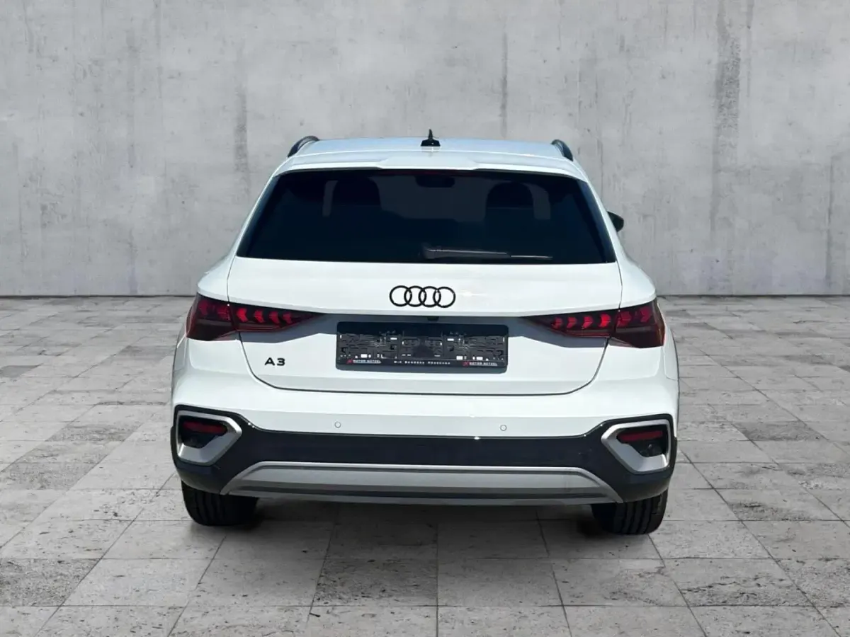 Gebraucht Audi A3 e-tron Comfort 204 PS (150 kW) 2025 Gletscherweiß metallic Kleinwagen