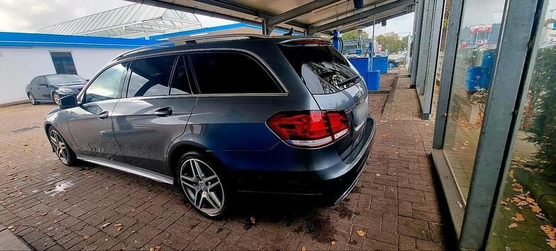 Gebraucht Mercedes E350 258 PS (189 kW) 2015 Grau Kombi