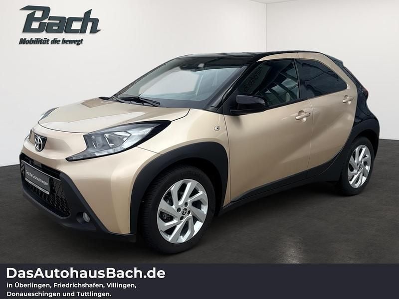 Ginger beige Gebraucht 2022 Toyota Aygo Pulse Kleinwagen | 16.440 € (Fairer Preis) - Bild 1/3