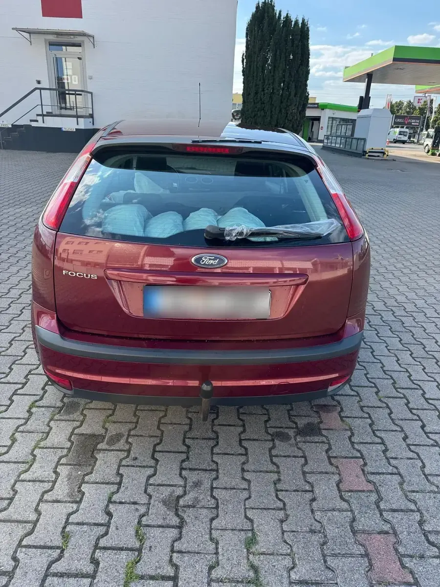 Gebraucht Ford Focus Ghia 101 PS (74 kW) 2006 Rot Kleinwagen