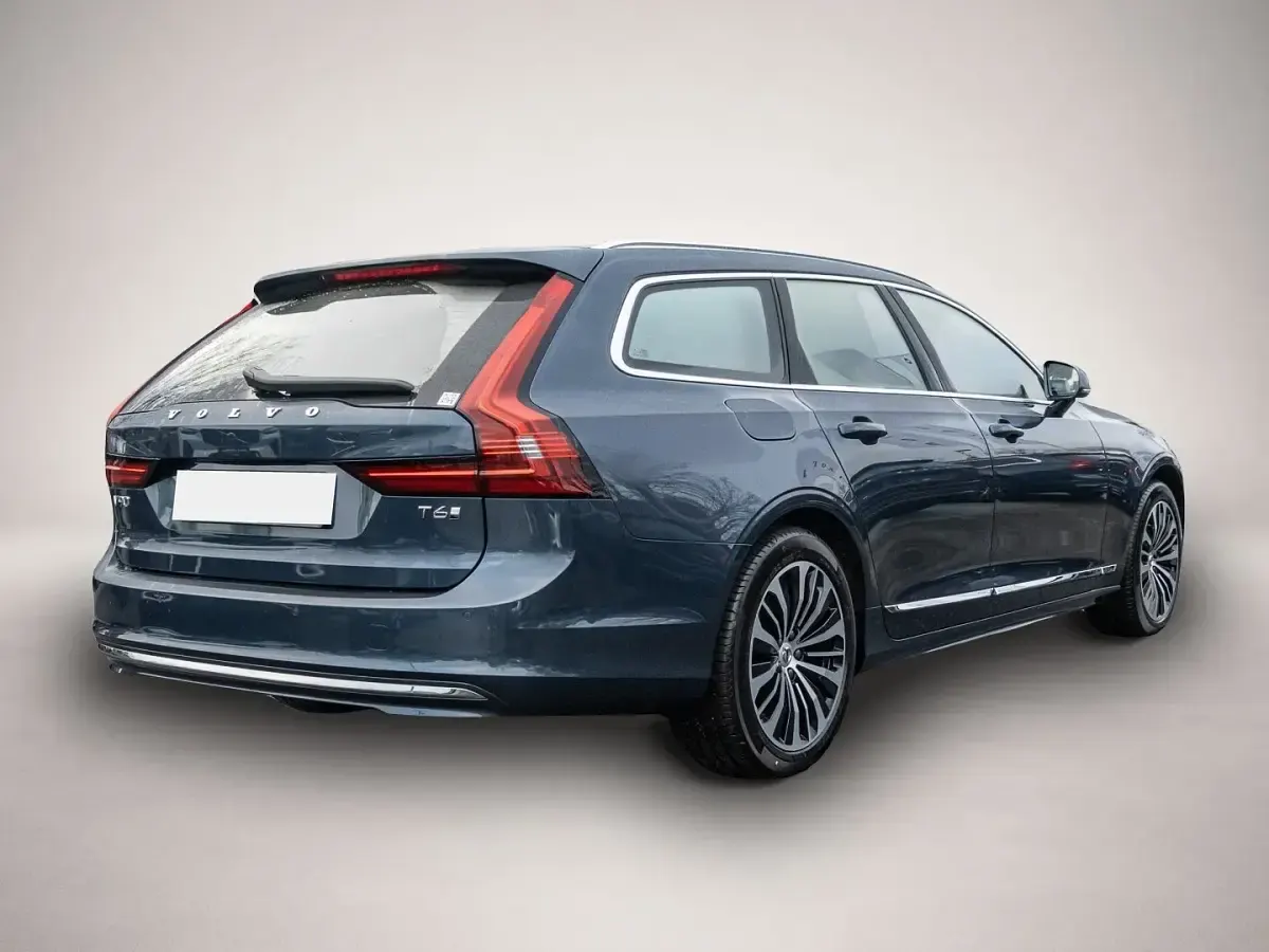 Gebraucht Volvo V90 Core 253 PS (186 kW) 2025 Blau Kombi