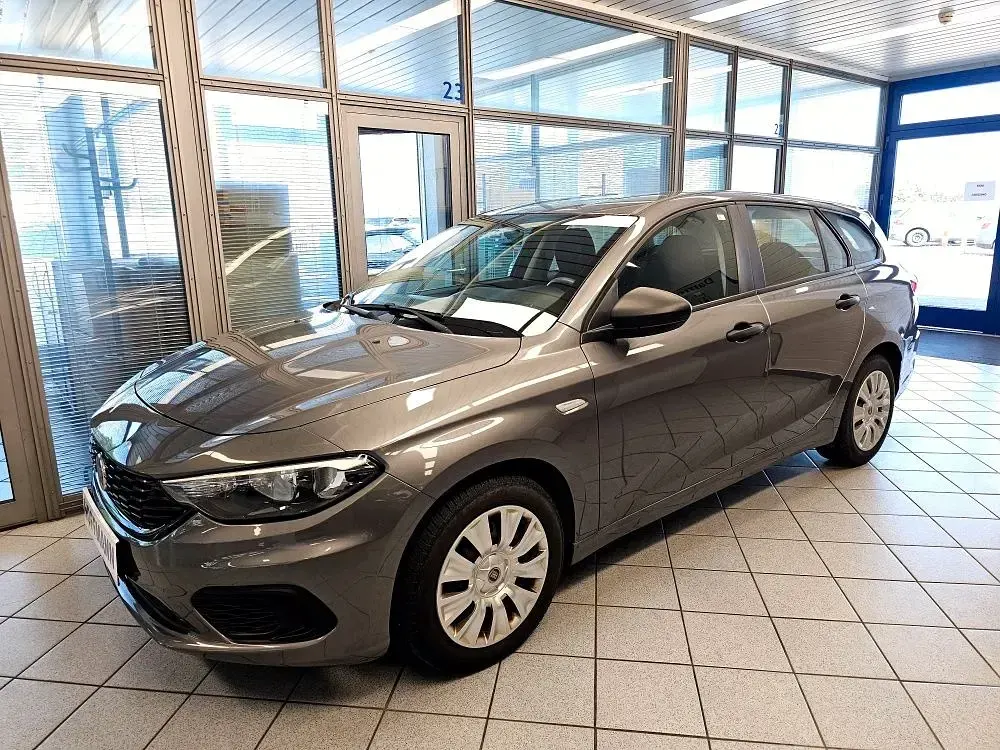 Usado Fiat Tipo 120 CV (88 kW) 2019 Gris Familiar
