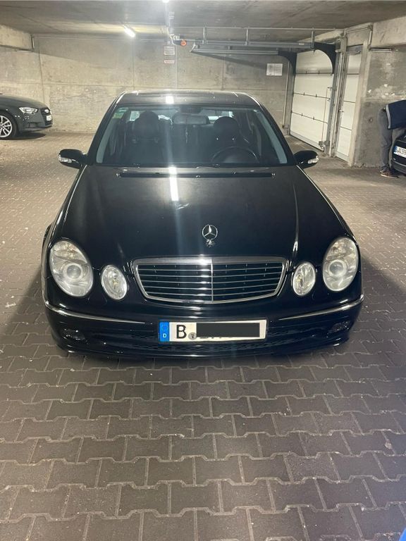 Schwarz Gebraucht 2004 Mercedes E200 Avantgarde Limousine | 5.000 € (Etwas zu teuer) - Bild 1/4