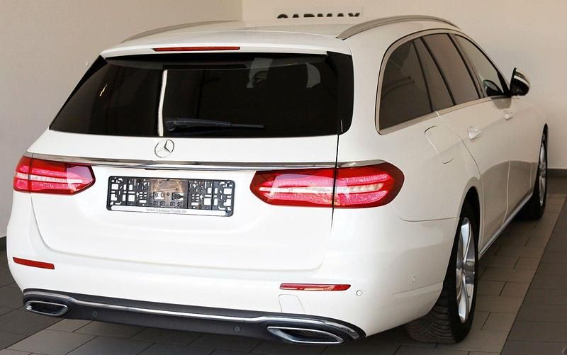 Gebraucht Mercedes E220 194 PS (142 kW) 2017 Weiß Kombi