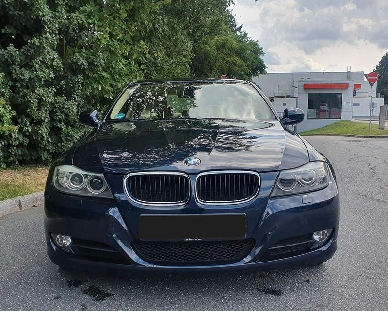 Blau Gebraucht 2009 BMW 318 Limousine | 4.490 € (Guter Preis) - Bild 1/4