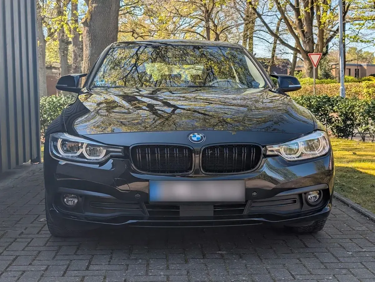Second-hand BMW 320 Advantage 190 CP (139 kW) 2017 Negru Break