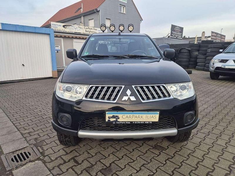 Gebraucht Mitsubishi L200 Invite 136 PS (100 kW) 2010 Schwarz Abholung