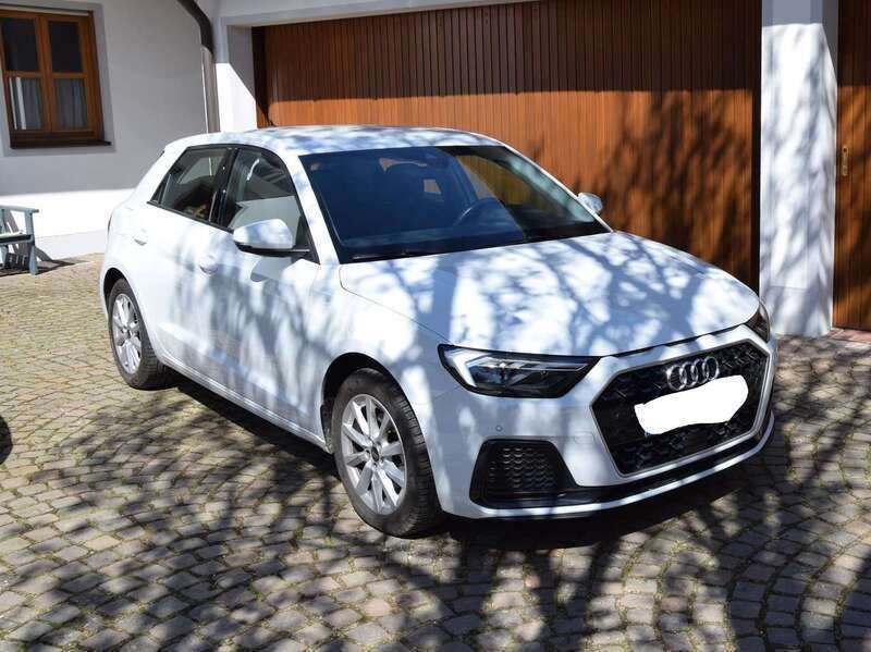 Weiß Gebraucht 2023 Audi A1 Sportback Advanced Kleinwagen | 23.400 € (Guter Preis) - Bild 1/4