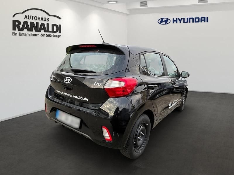 Gebraucht Hyundai i10 Select 63 PS (46 kW) 2025 Schwarz Kleinwagen